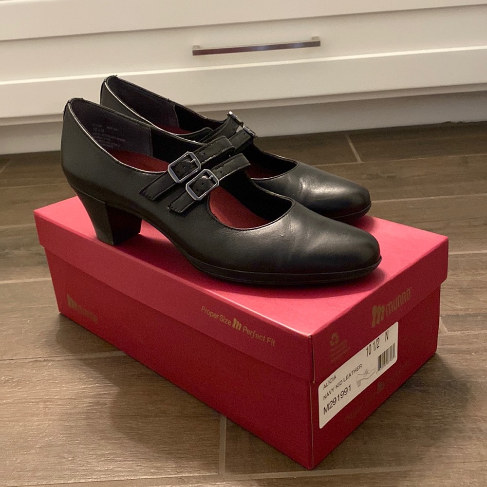 Munro Alicia Black Leather Heels